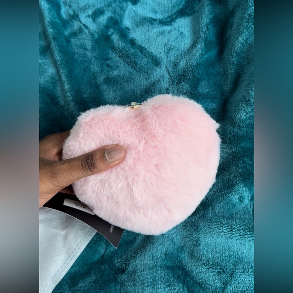 PINK furry chain clutch